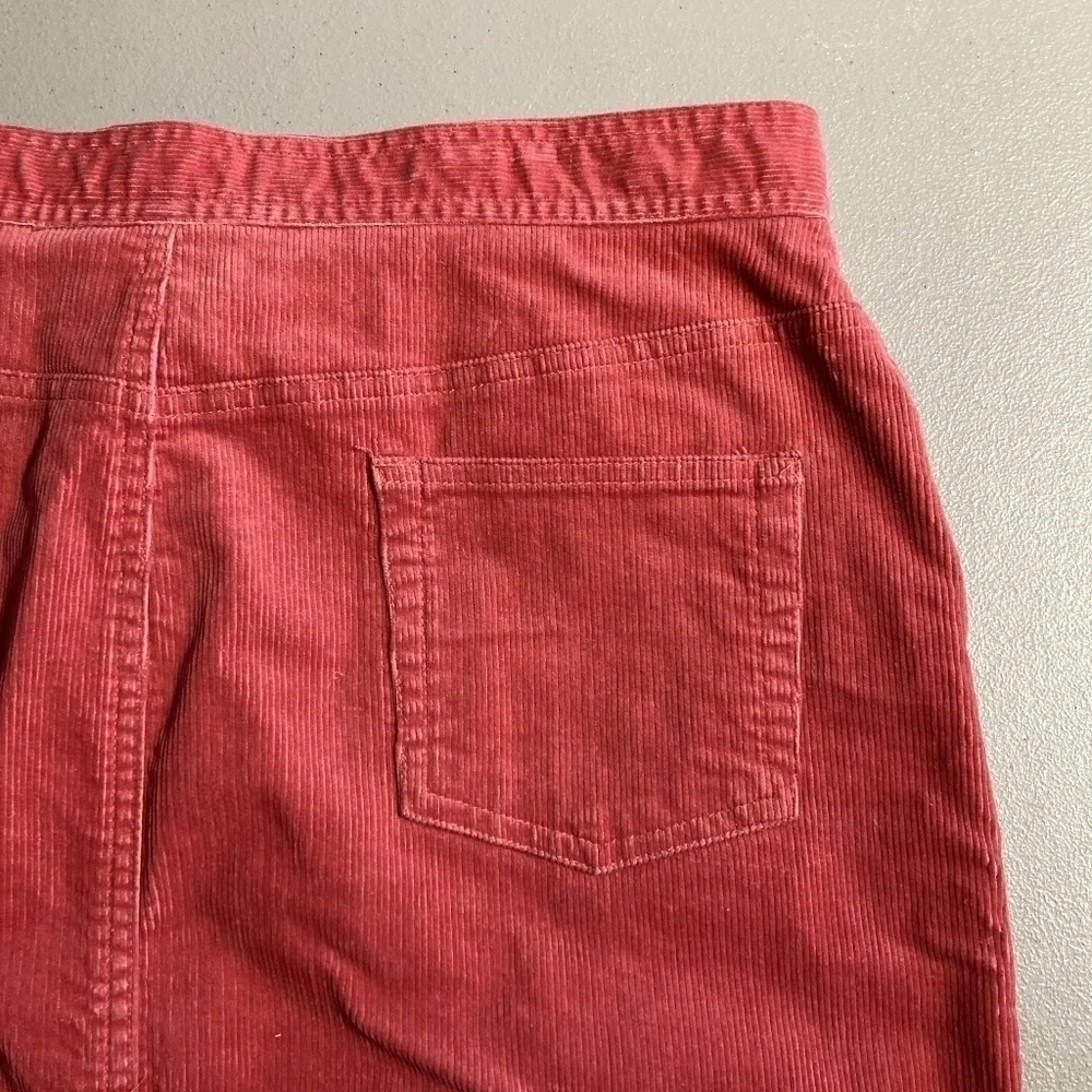 Jones Sport Stretch Pink Corduroy Knee Length Skirt Women's Size 12 Spring EUC